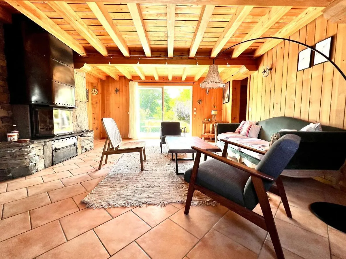 * Magnifique Chalet Entre Les Pistes Et La Ville * カンパン 0*,  フランス
